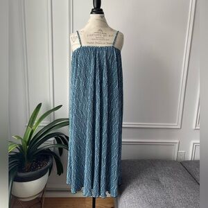 Summer beach pleated dress